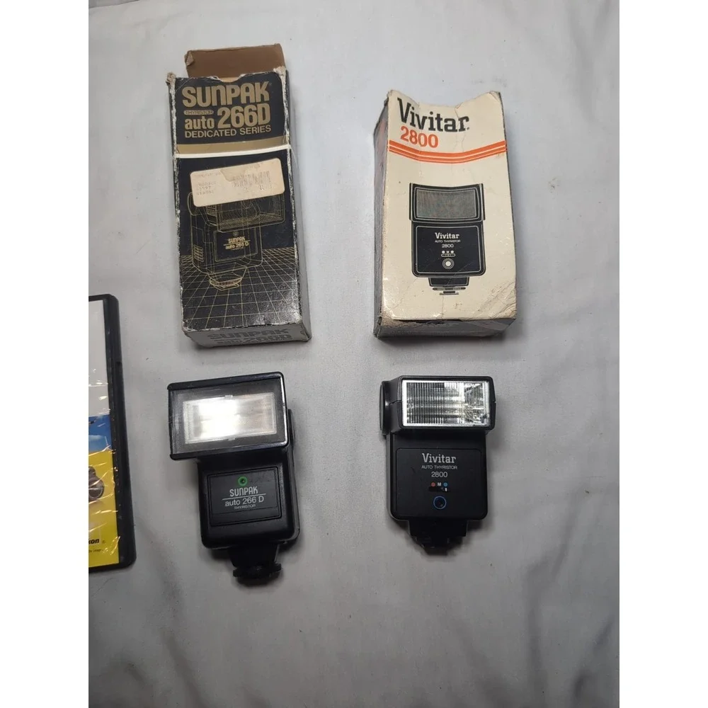 Huge Lot Vintage Camera Equipment Kodak Polaroid Cannon Flashes Cameras Lenses - Picture 14 of 15